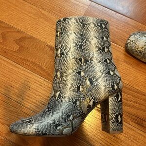 Chinese Laundry Koraline Snake Skin Ankle Boots Booties Size 6